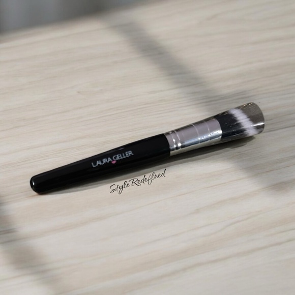 Laura Geller Angled Stippling Makeup Brush - Picture 3 of 4